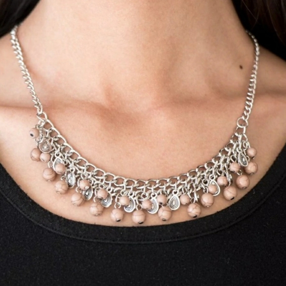 TAN BEADED NECKLACE. - Picture 2 of 2